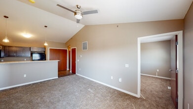 Pinnacle Point Apartments in Sioux Falls, SD - Building Photo - Building Photo