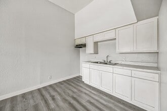 1007 W St Charles St in Brownsville, TX - Building Photo - Building Photo