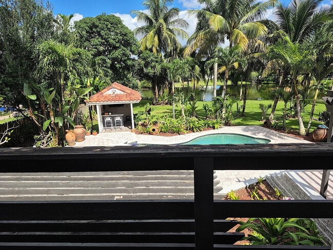 11081 SW 30th Ct in Davie, FL - Building Photo - Building Photo