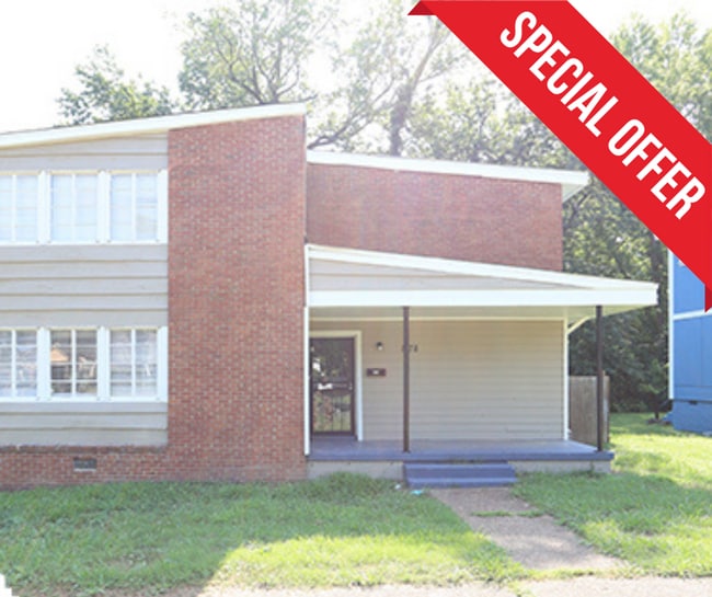 property at 1078 N Evergreen St