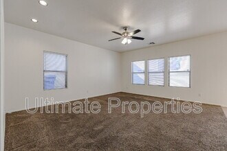 18528 W Douglas Way in Surprise, AZ - Building Photo - Building Photo