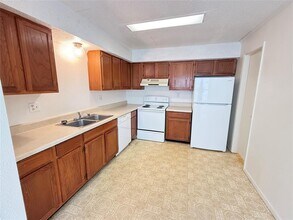 103 E Moerbe St in Thorndale, TX - Building Photo - Building Photo