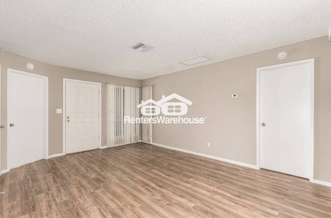 4820 N 89th Ave in Phoenix, AZ - Foto de edificio - Building Photo