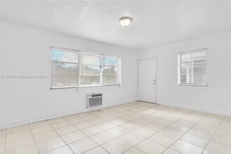 6921 Rue Vendome in Miami Beach, FL - Building Photo - Building Photo