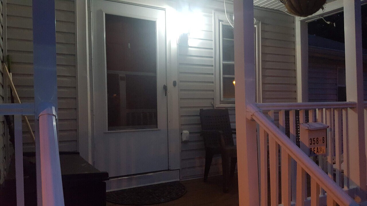 358 Pearl Street, Unit Apt. B in Rochester, NY - Foto de edificio