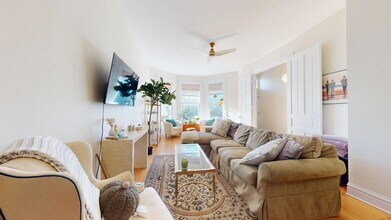 3233 N Wilton Ave-Unit -2 in Chicago, IL - Building Photo - Building Photo