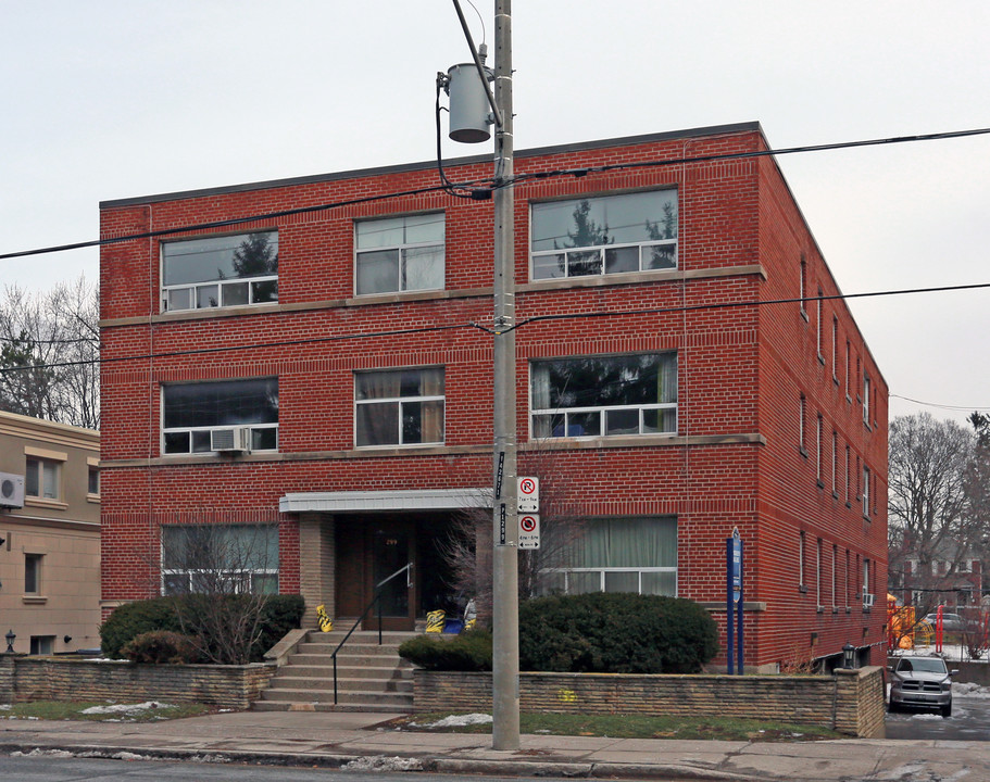 1299 Bayview Ave in Toronto, ON - Building Photo