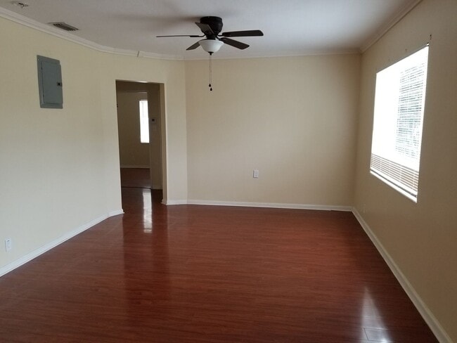 3608 W Rogers Ave in Tampa, FL - Building Photo - Building Photo