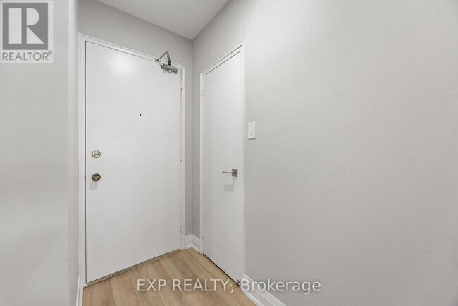 2961 Dufferin St in Toronto, ON - Building Photo - Building Photo