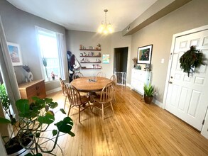 3249 W Hirsch St, Unit APT 401 in Chicago, IL - Foto de edificio - Building Photo