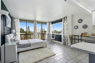 6484 Indian Creek Dr in Miami Beach, FL - Building Photo