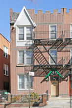 18-33 Ditmars Blvd in Astoria, NY - Building Photo - Building Photo