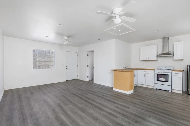 940 Cypress Ave, Unit 940B in Placentia, CA - Foto de edificio - Building Photo