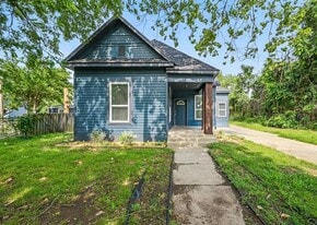 210 N 5th Ave in Denison, TX - Building Photo