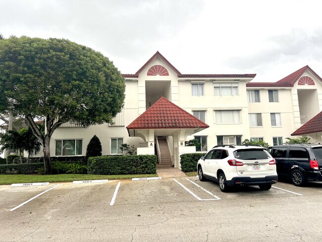104 Half Moon Cir in Hypoluxo, FL - Building Photo - Building Photo