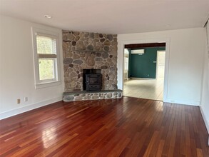 27 Reeves Rd in Port Jefferson, NY - Building Photo - Building Photo