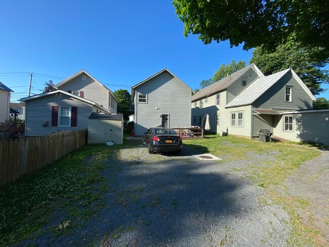 133 Washington St, Unit 1 in Saratoga Springs, NY - Building Photo - Building Photo