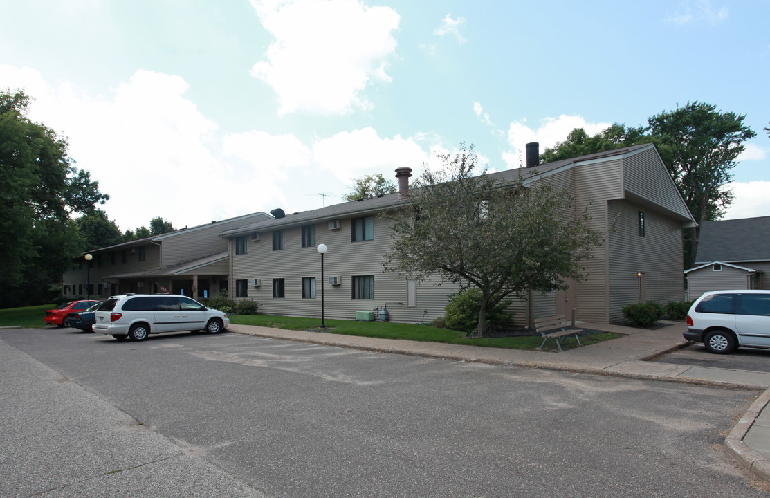 Fair Meadows Apartments in New Richmond, WI - Building Photo