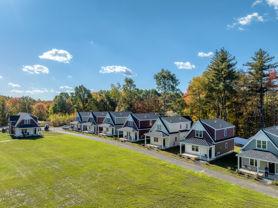 MCO Lancaster Cottages in Lancaster, MA - Foto de edificio