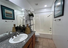 2444 E Del Mar Blvd in Pasadena, CA - Building Photo