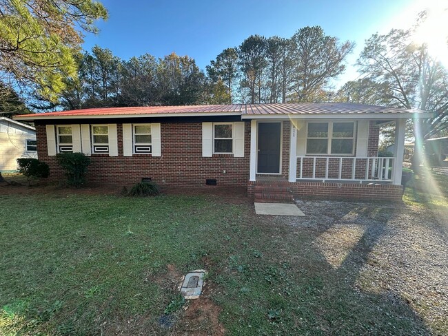 811 Allen St in Talladega, AL - Foto de edificio - Building Photo