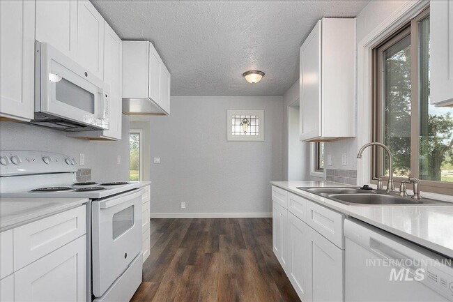 2306 N Montana Ave in Caldwell, ID - Foto de edificio - Building Photo