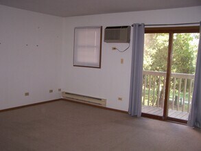 4302 W Shamrock Ln in McHenry, IL - Building Photo - Building Photo