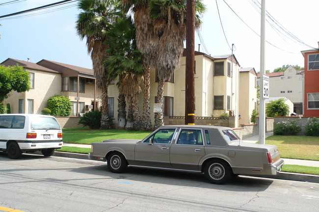 1624-1630 Scott Rd in Burbank, CA - Building Photo - Building Photo