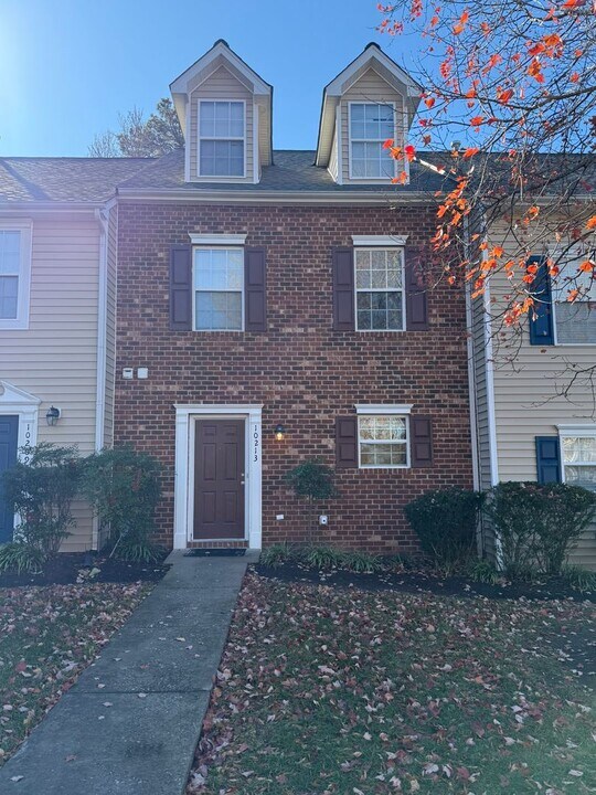 10213 Sarah St in Midlothian, VA - Building Photo