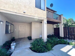 6608 Timber Cove Ct in Bakersfield, CA - Building Photo - Building Photo