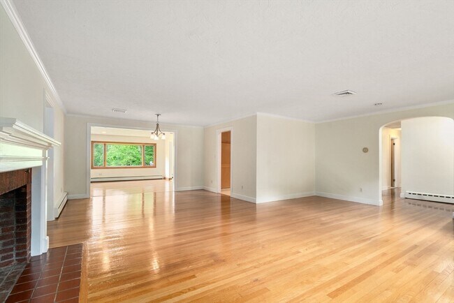 494 North Ave, Unit 1 in Weston, MA - Building Photo - Building Photo
