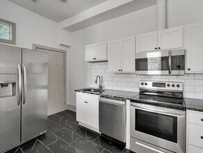 312 W 42nd St in Savannah, GA - Building Photo - Building Photo