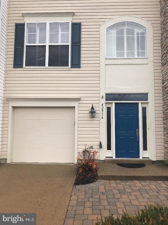 42954 Beachall St in Chantilly, VA - Building Photo - Building Photo
