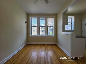 554 W Aldine Ave in Chicago, IL - Building Photo - Building Photo