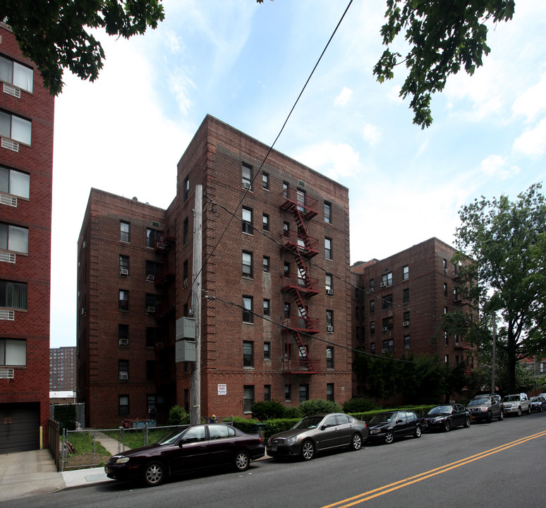 9906 67th Rd in Forest Hills, NY - Building Photo