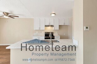 2424 Adirondack Row in San Diego, CA - Building Photo