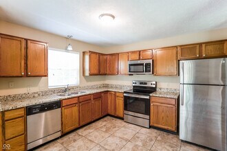 7114 Elias Cir in Indianapolis, IN - Building Photo - Building Photo