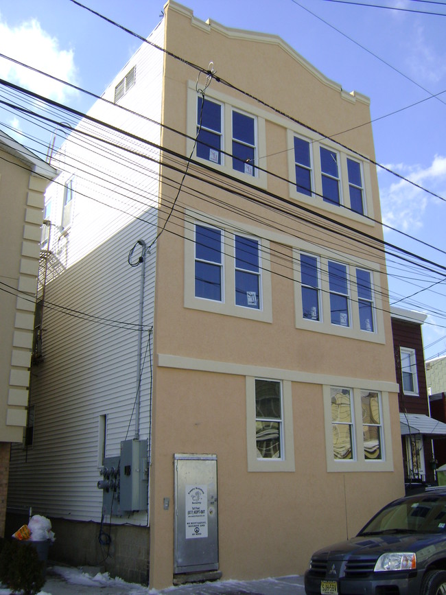 157 Woodlawn Ave in Jersey City, NJ - Building Photo - Building Photo