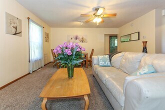 1447 St Clair Ave in St. Paul, MN - Building Photo - Building Photo