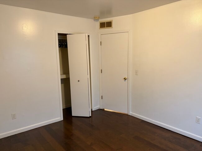 15541 Frazho Rd in Roseville, MI - Foto de edificio - Building Photo