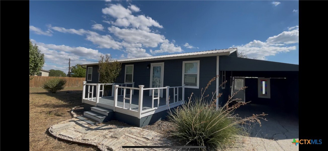 761 Geronimo Dr in Seguin, TX - Building Photo