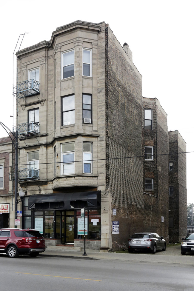 3215 W Cermak Rd in Chicago, IL - Building Photo - Building Photo