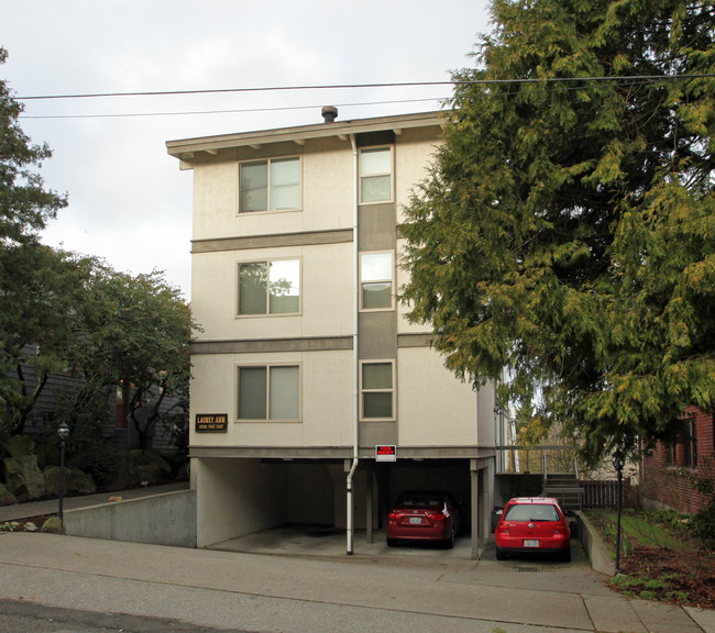 Laurey Ann Apartments in Seattle, WA - Foto de edificio - Building Photo