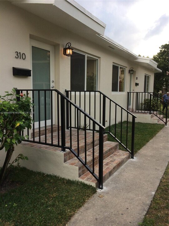 310 SW 31st Ave in Miami, FL - Building Photo