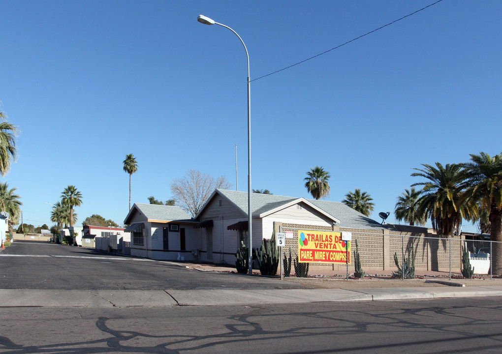 Periwinkle MHP-61 Spaces in Phoenix, AZ - Building Photo