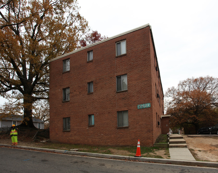 5821 Field Pl NE in Washington, DC - Building Photo