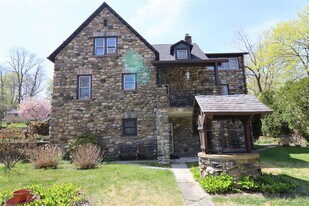 215 Overland Rd in Mahopac, NY - Building Photo