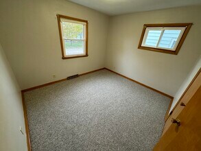 638 Englewood Ave in Waterloo, IA - Foto de edificio - Building Photo