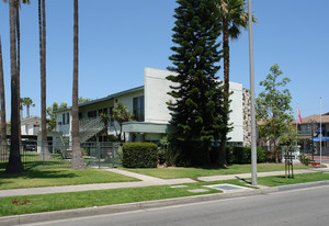 Walnut St Apartments