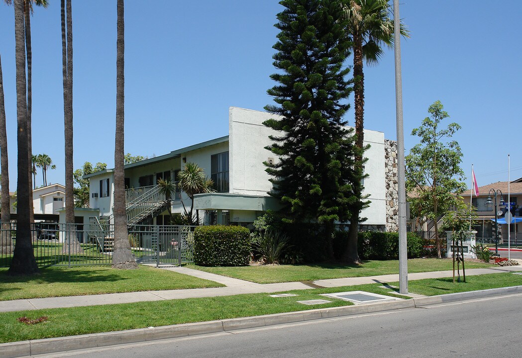 Walnut St in Anaheim, CA - Foto de edificio